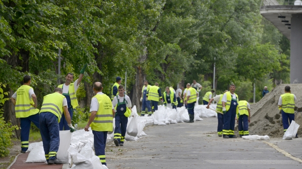 Árvízvédelem – 2006-ban sikeres védekezés a 860 cm-es rekord dunai vízszint ellen.